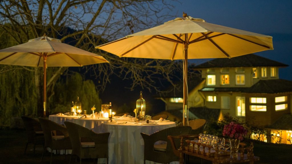 Enjoy farm-to-table meals and private outdoor dining with panoramic mountain views, creating moments that you’ll always cherish.