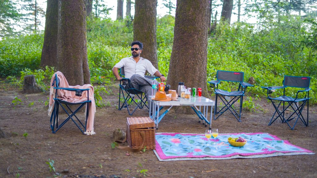 From forest picnics to a visit to Surknanda Devi temple, we offer immersive ways to explore Kanatal’s natural beauty