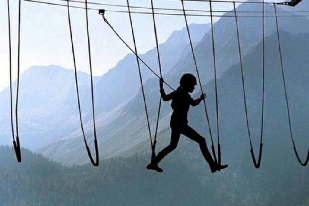 SKY BRIDGE - A short walk along a suspended bridge that lets you enjoy sweeping views of the mountains.