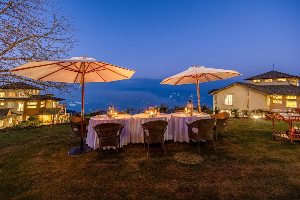 An evening of calm and understated elegance. Dine by soft candlelight with the mountains as your backdrop, where every moment is meant to be savored and every conversation flows in quiet comfort.