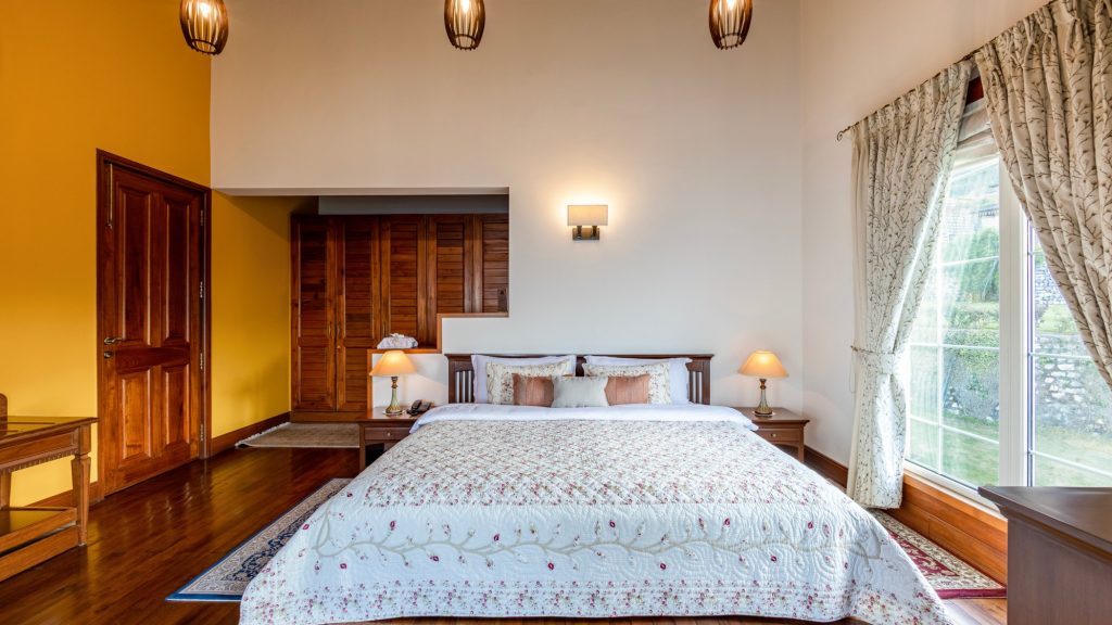 Cedarwood-bedroom2