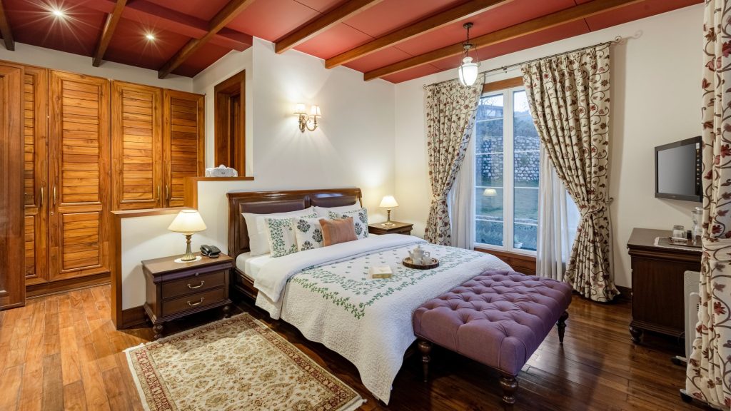 Cedarwood-bedroom3