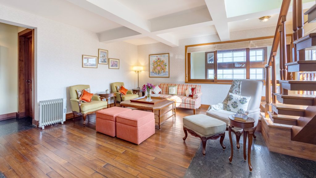 Cedarwood-living-room