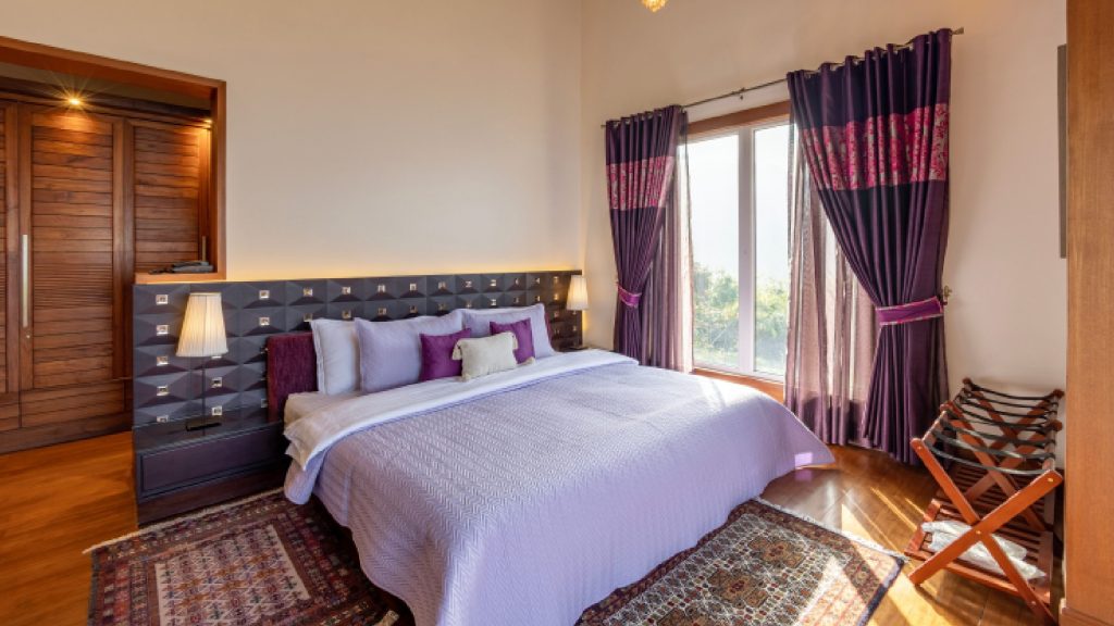 Woodrose-bedroom2