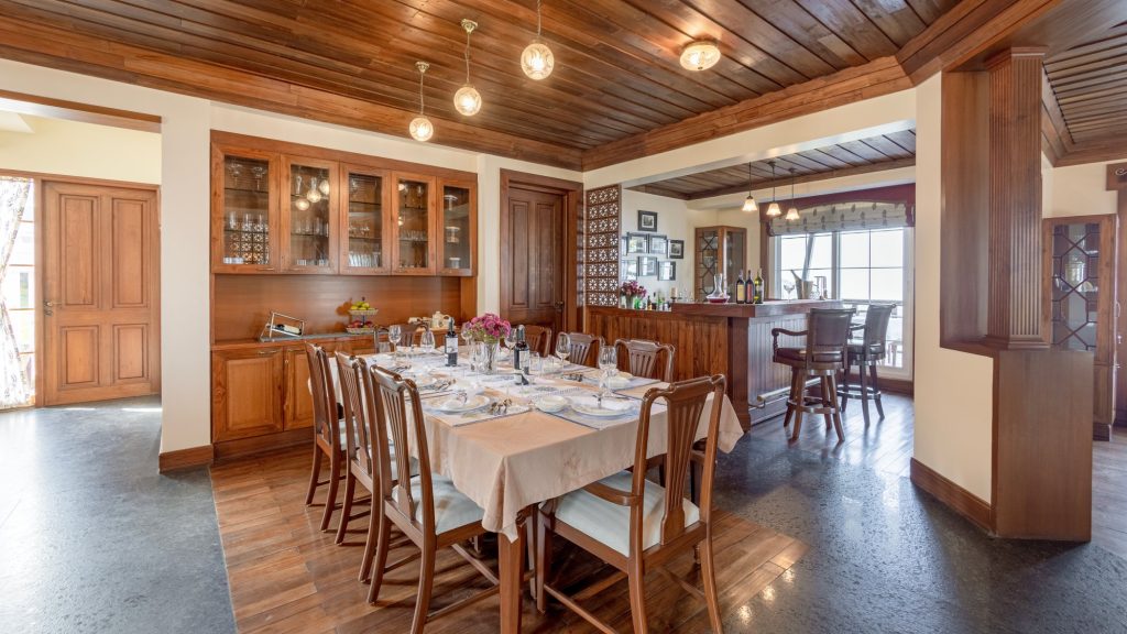 Cedarwood bar dining