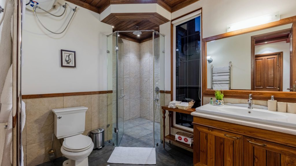 Cedarwood bathroom