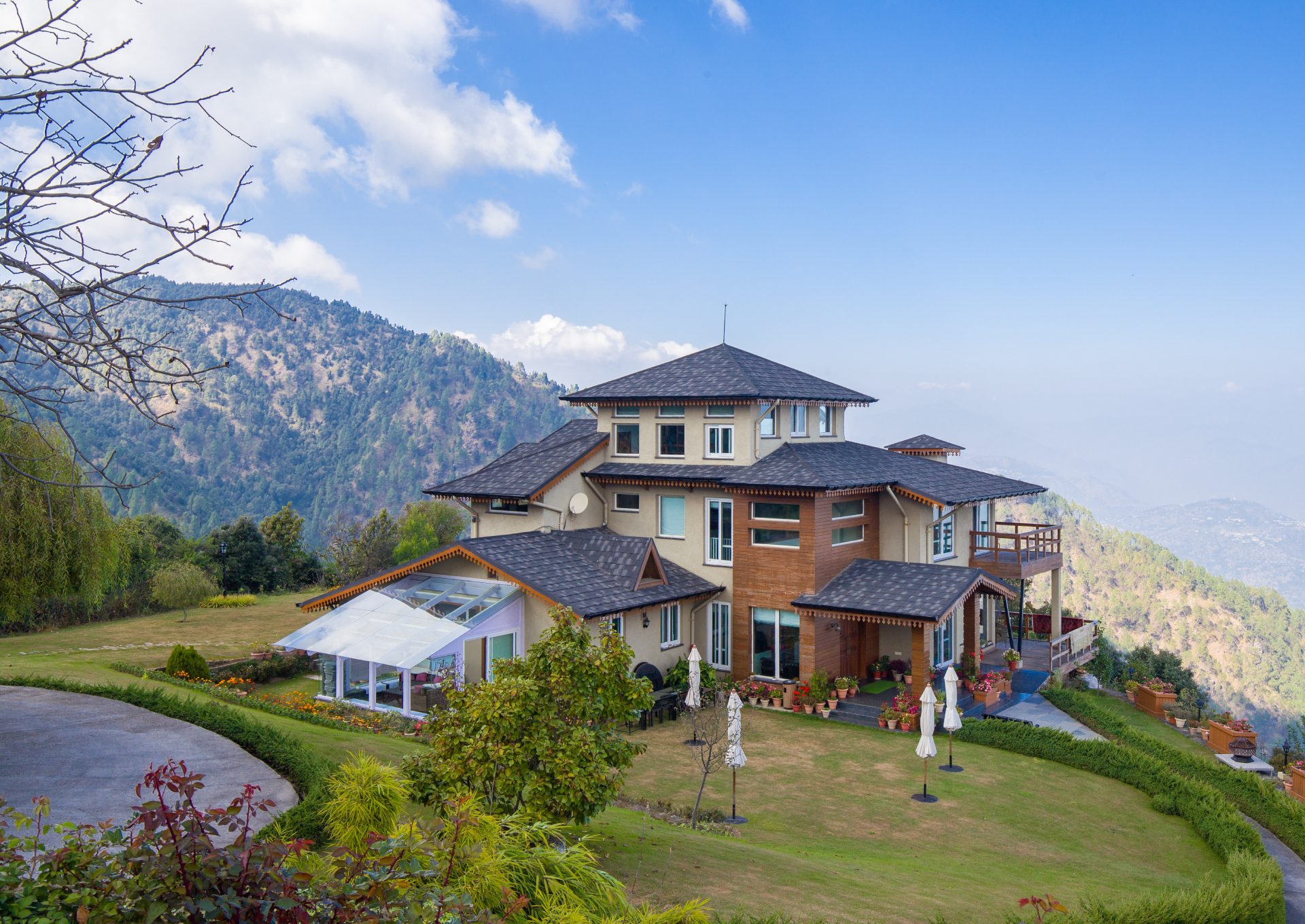 Resort in Kanatal
