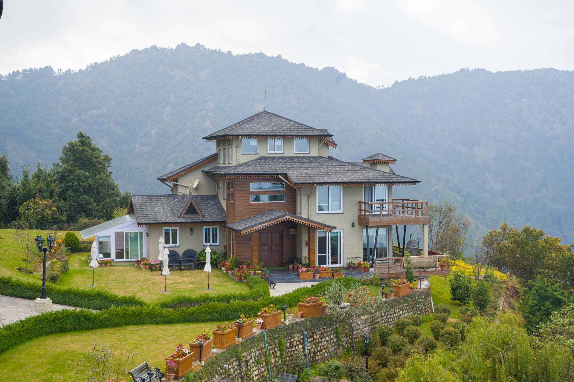 Resort in Kanatal
